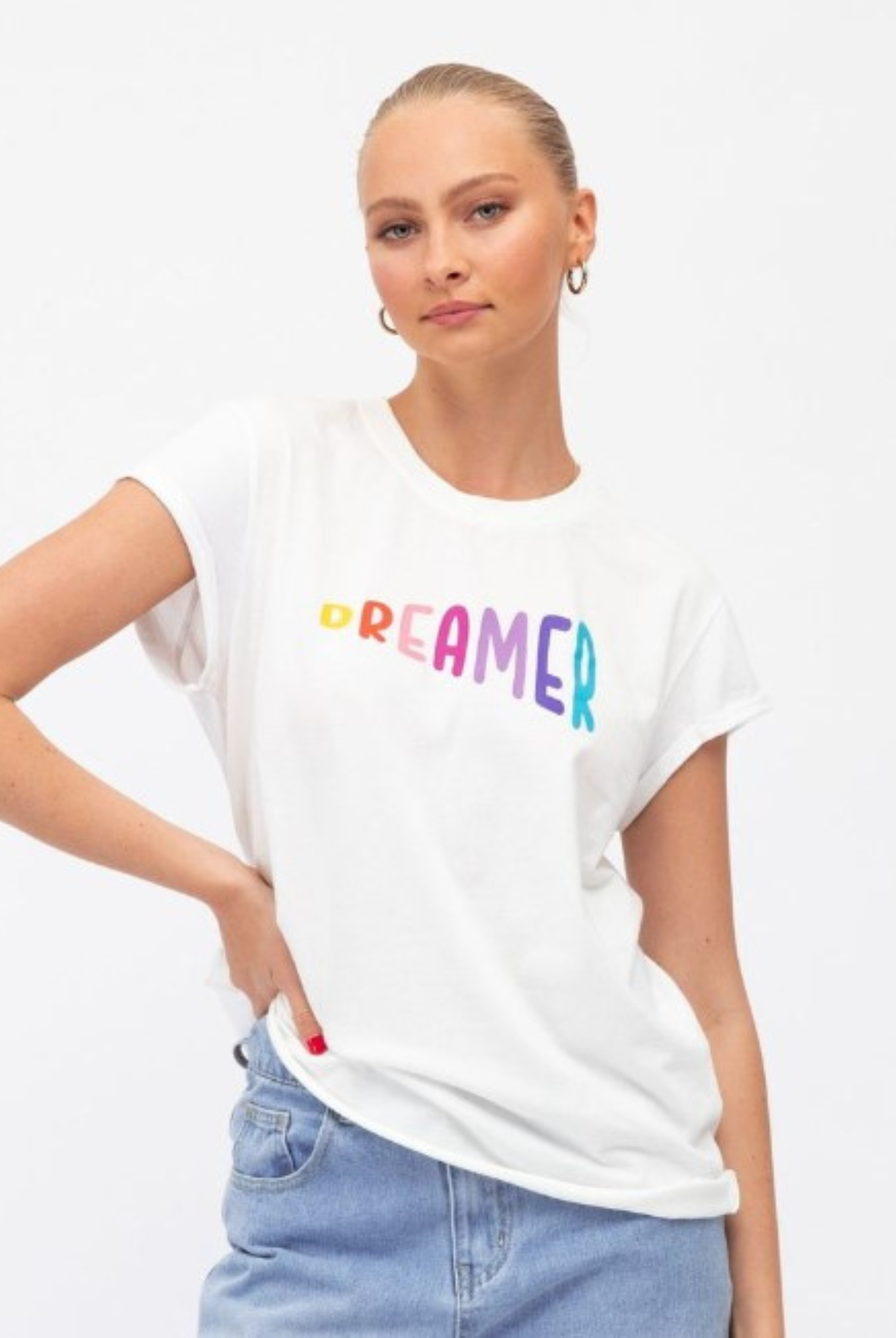 White dreamer motif tee with multicoloured letters