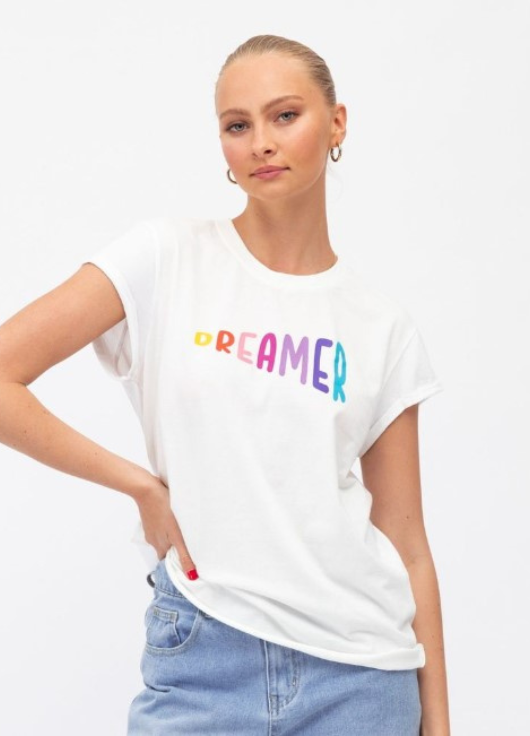 White dreamer motif tee with multicoloured letters