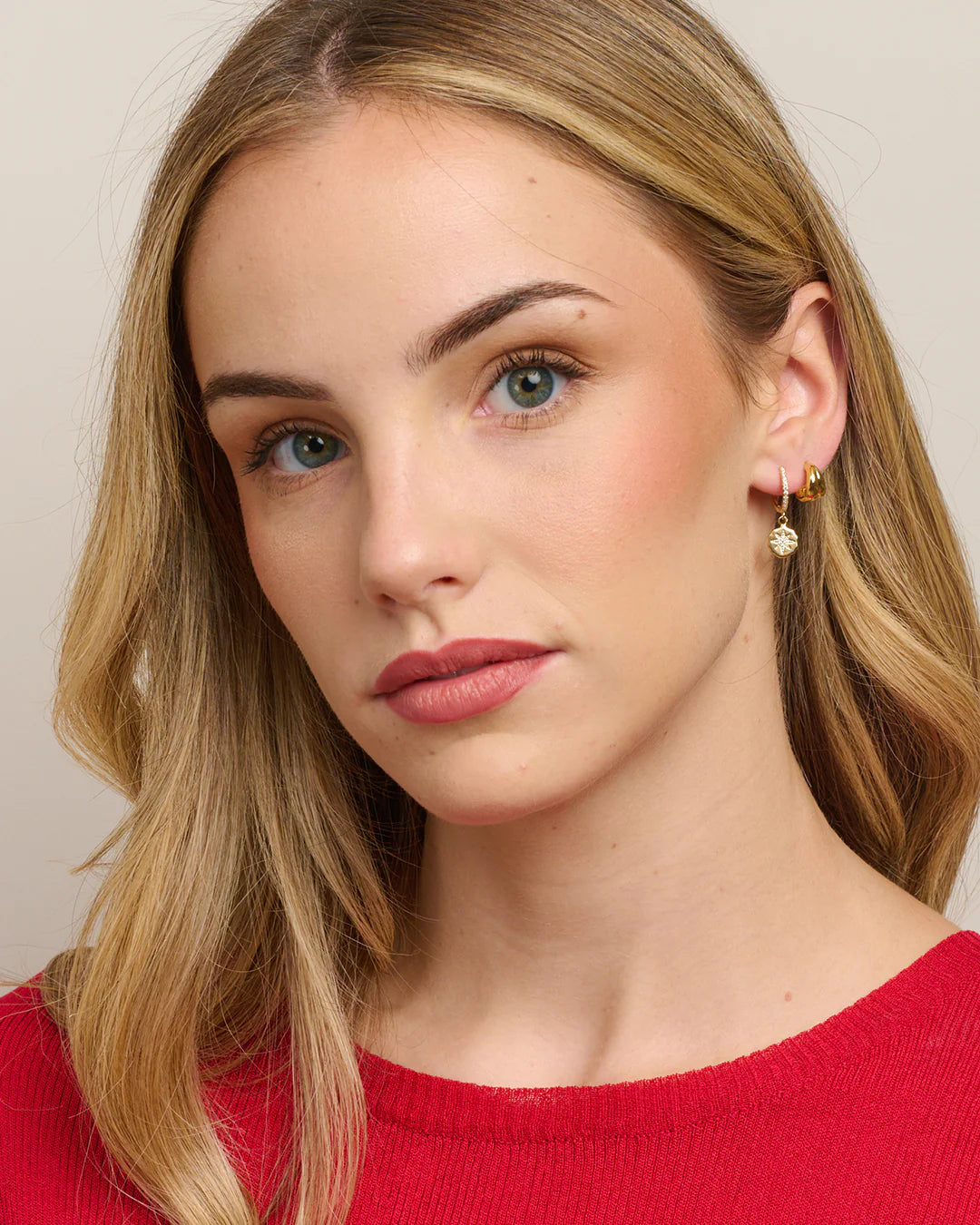 Gold round earrings with cubic zirconiaGold round earrings with cubic zirconia