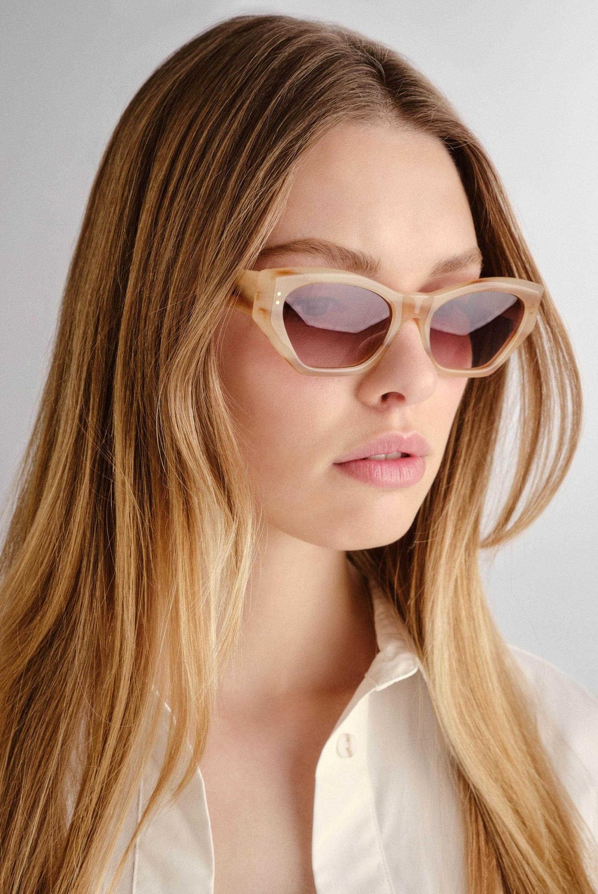 Blonde woman wearing the Sydney Sunglasses from Luv Lous