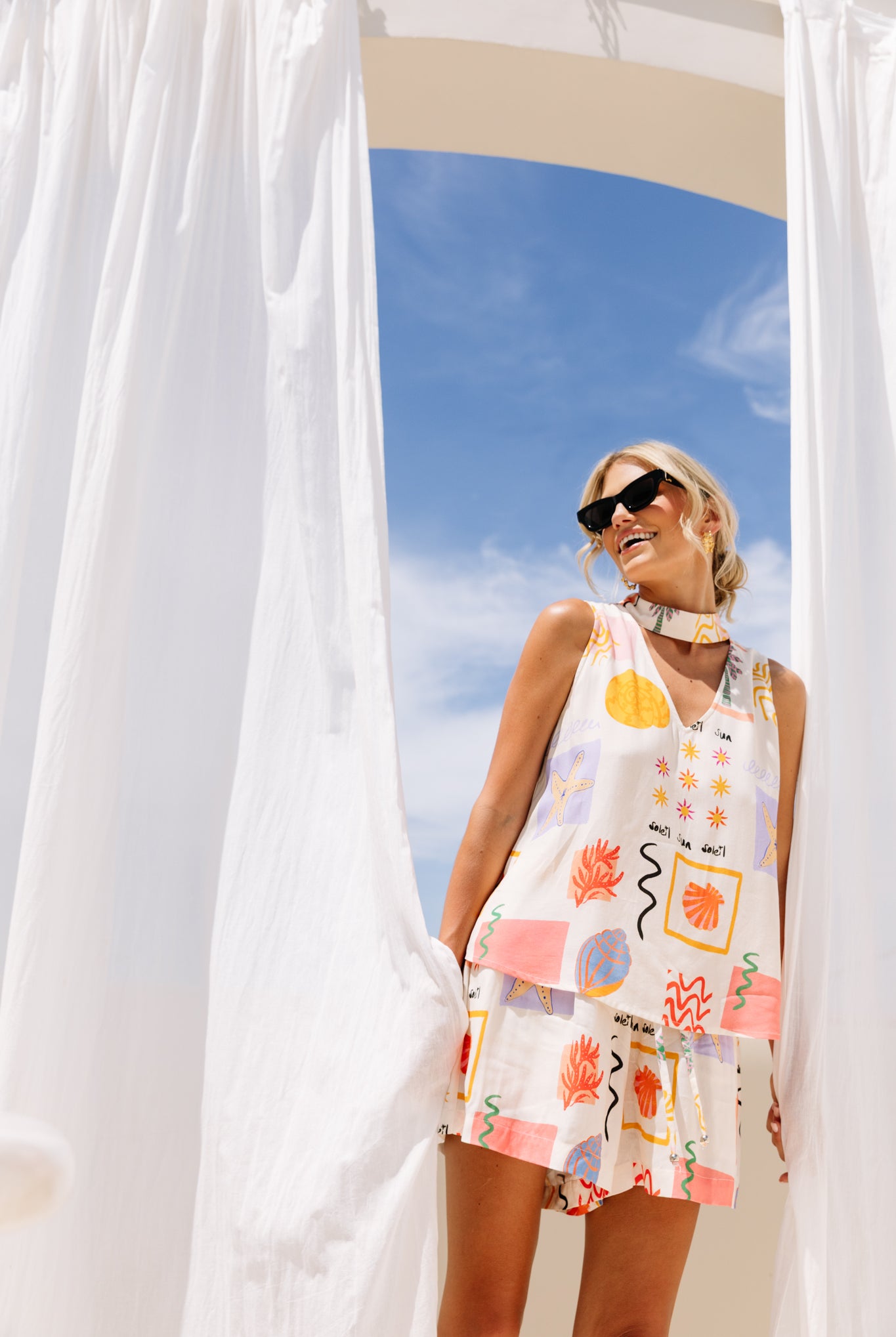 Woven viscose short with elasticated waistband and tropical print