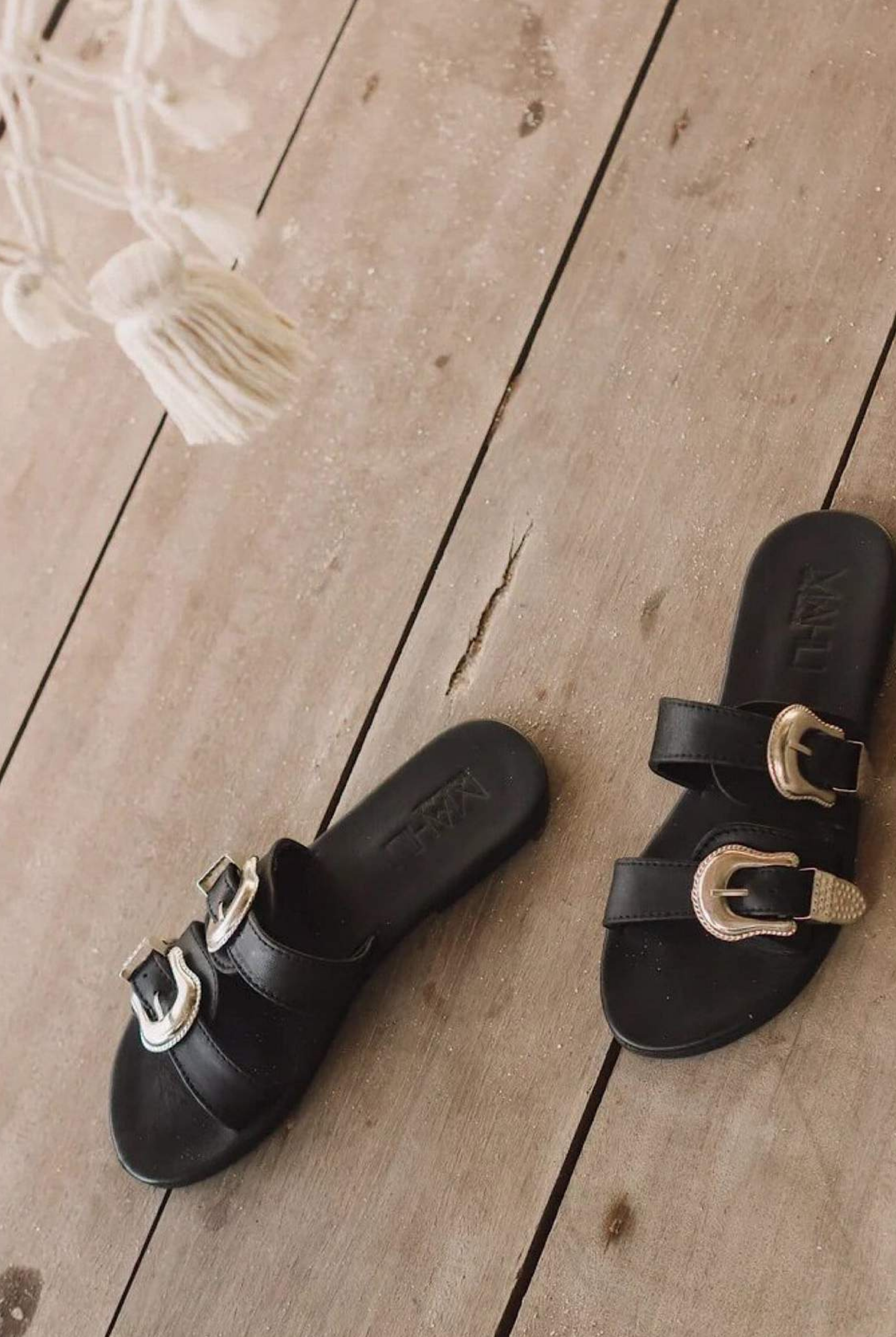 Model wearing the texan buckle slides