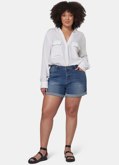 Plus sized model wearing the molly denim short from Indigo Tonic