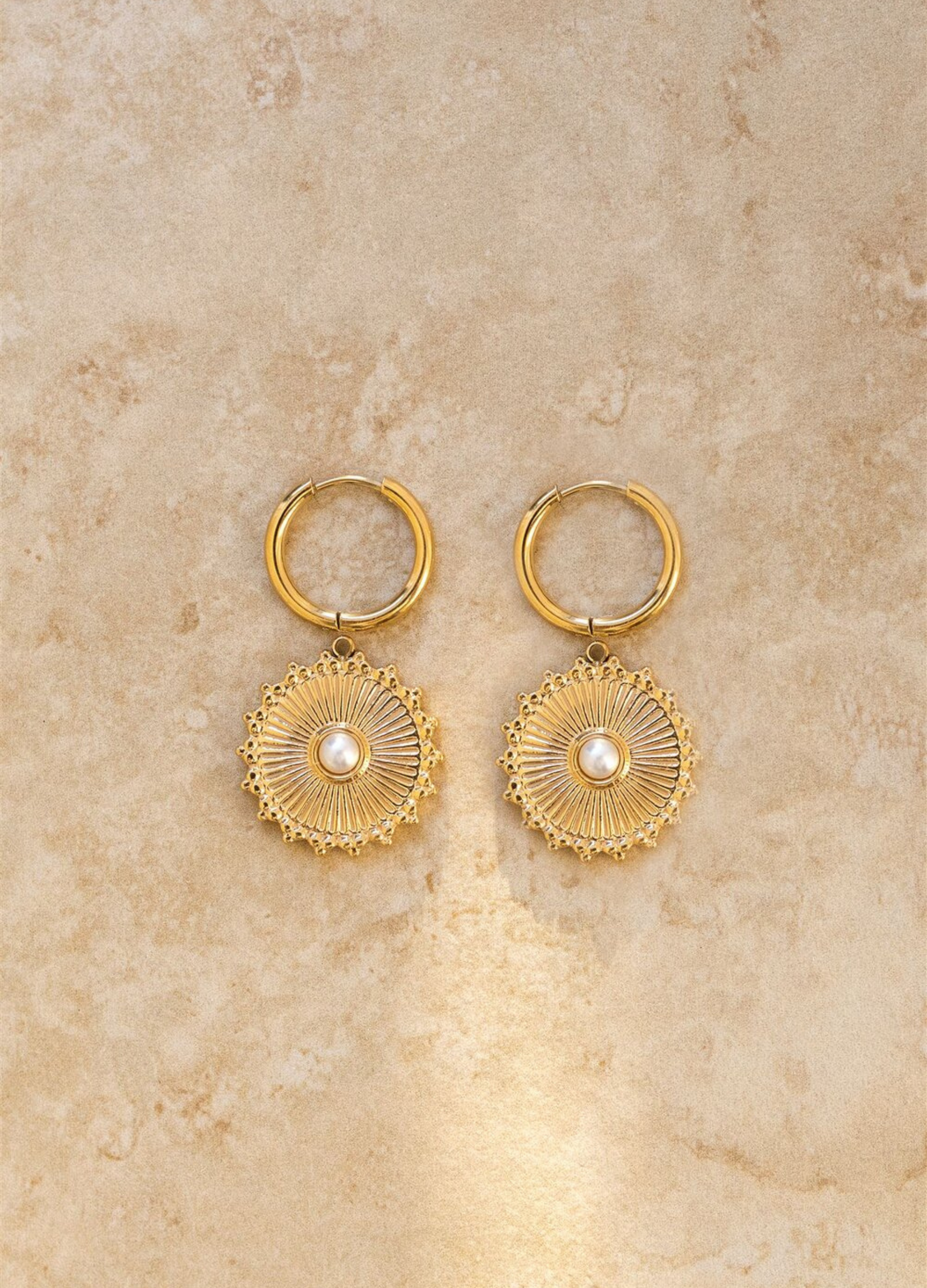 Bondi Earrings - gold with pure pearl at the centre