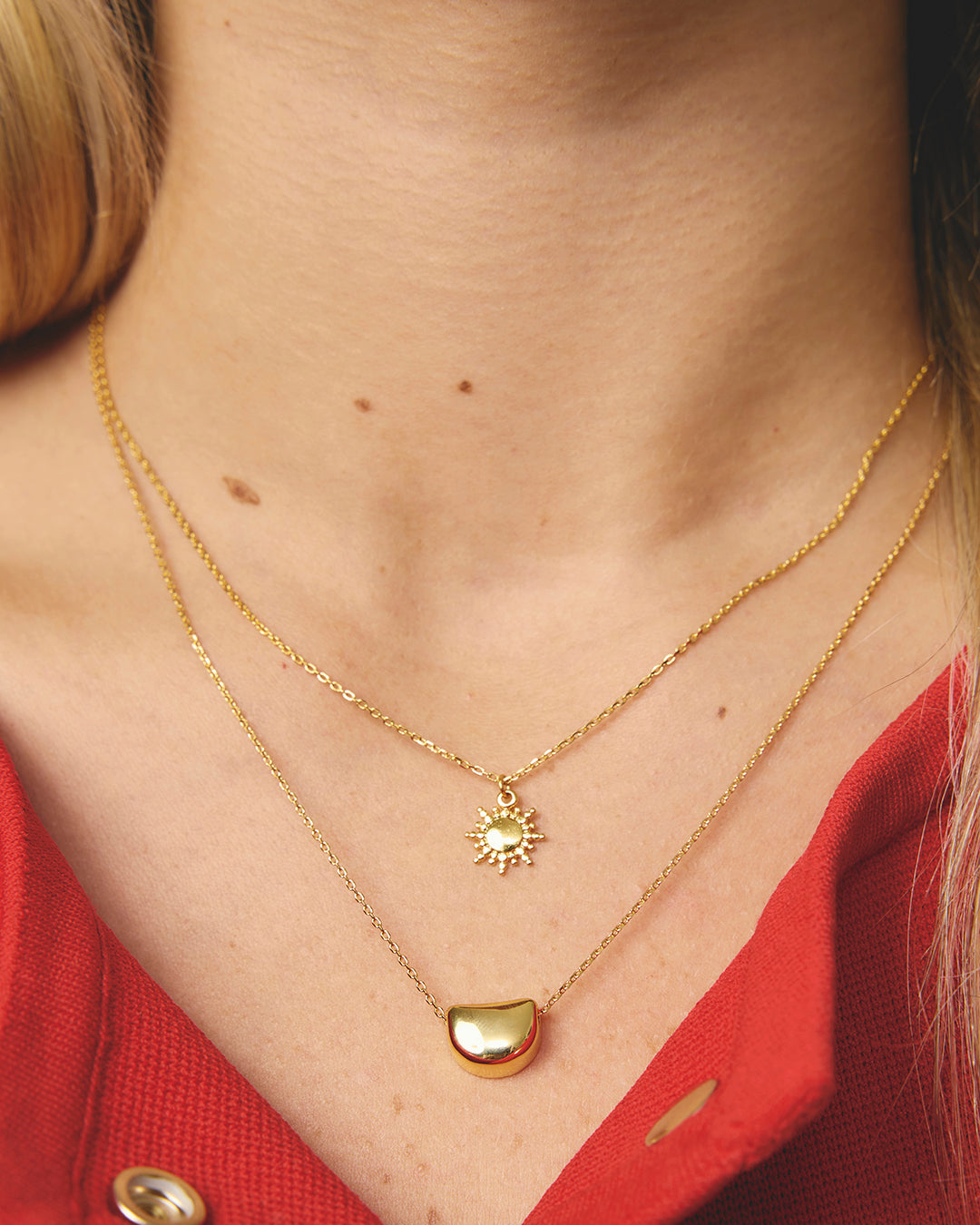Women wearing gold sunburst necklace  2