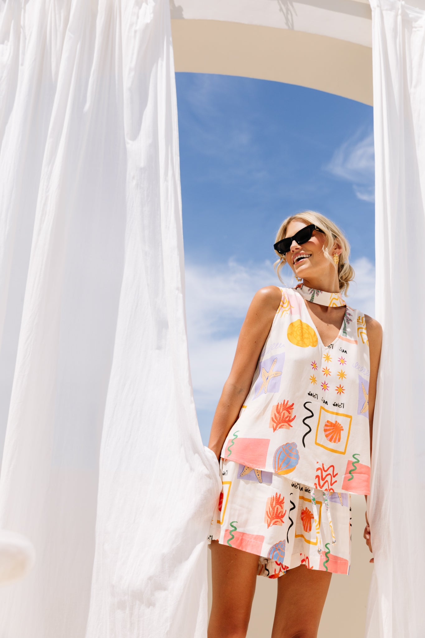 Woven viscose short with elasticated waistband and tropical print 