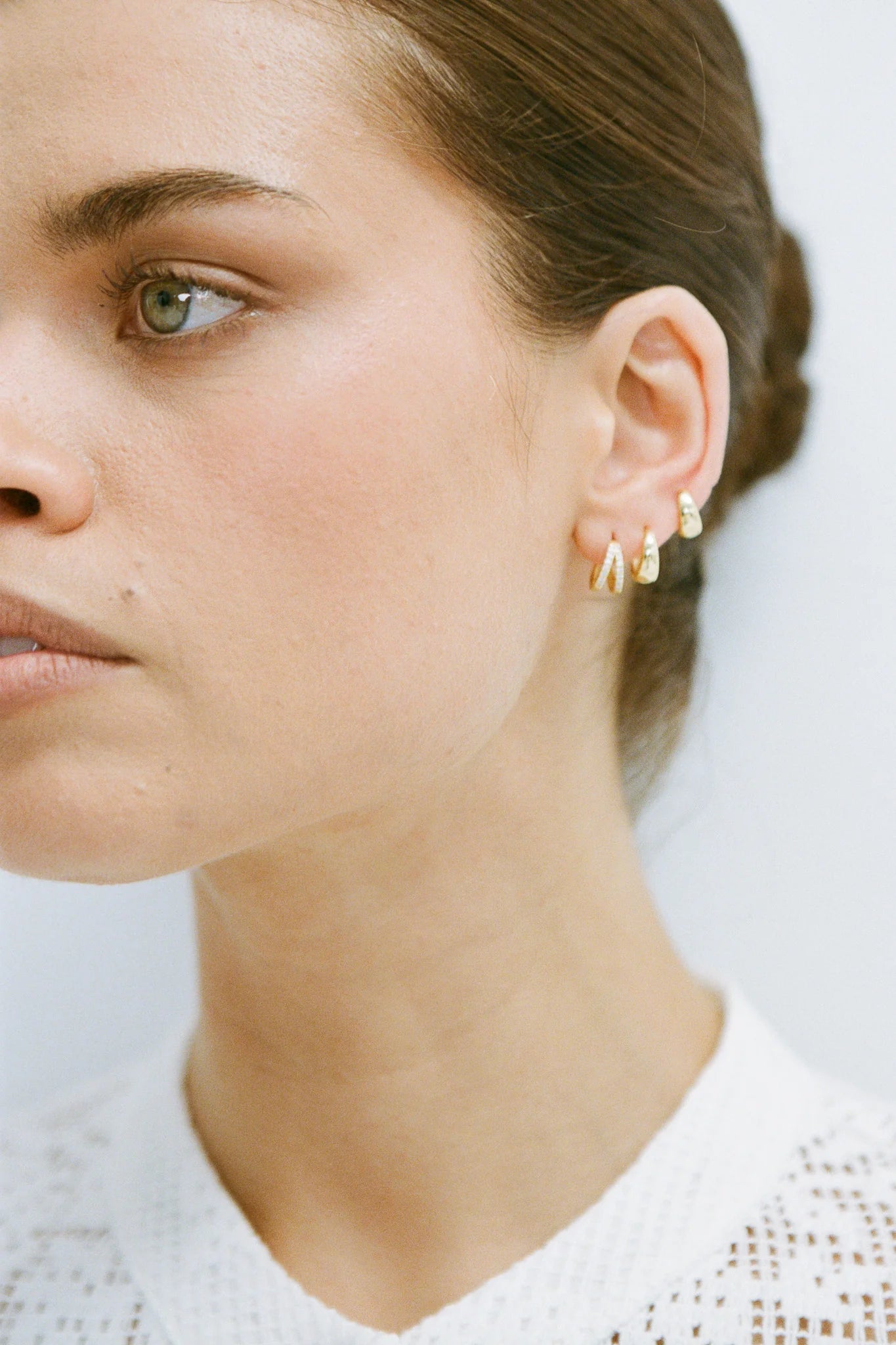 Double hoop sleeper with diamonds and gold plater S925