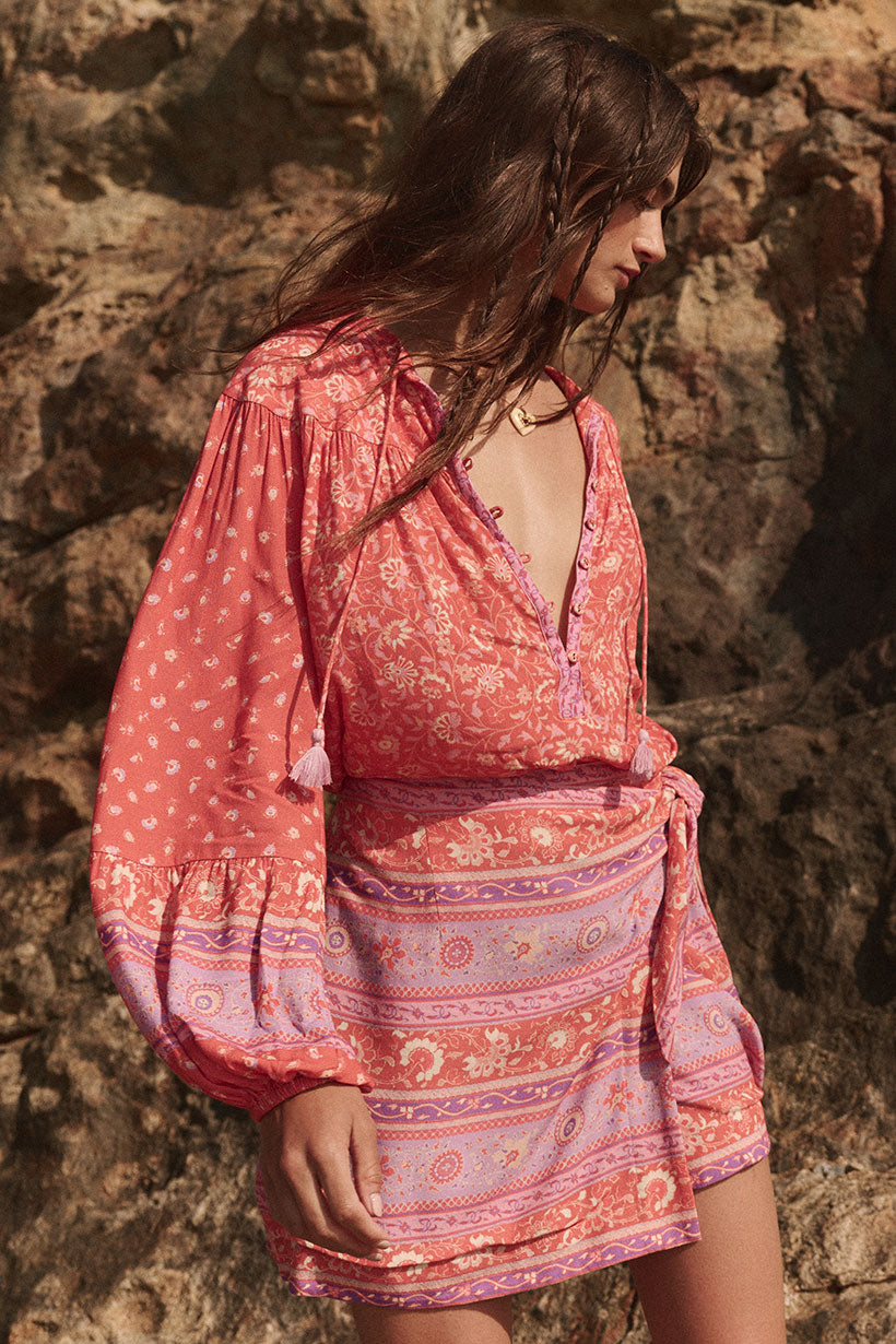 Sunshine Bandit Blouse in Cayenne with elasticated cuff and covered buttons