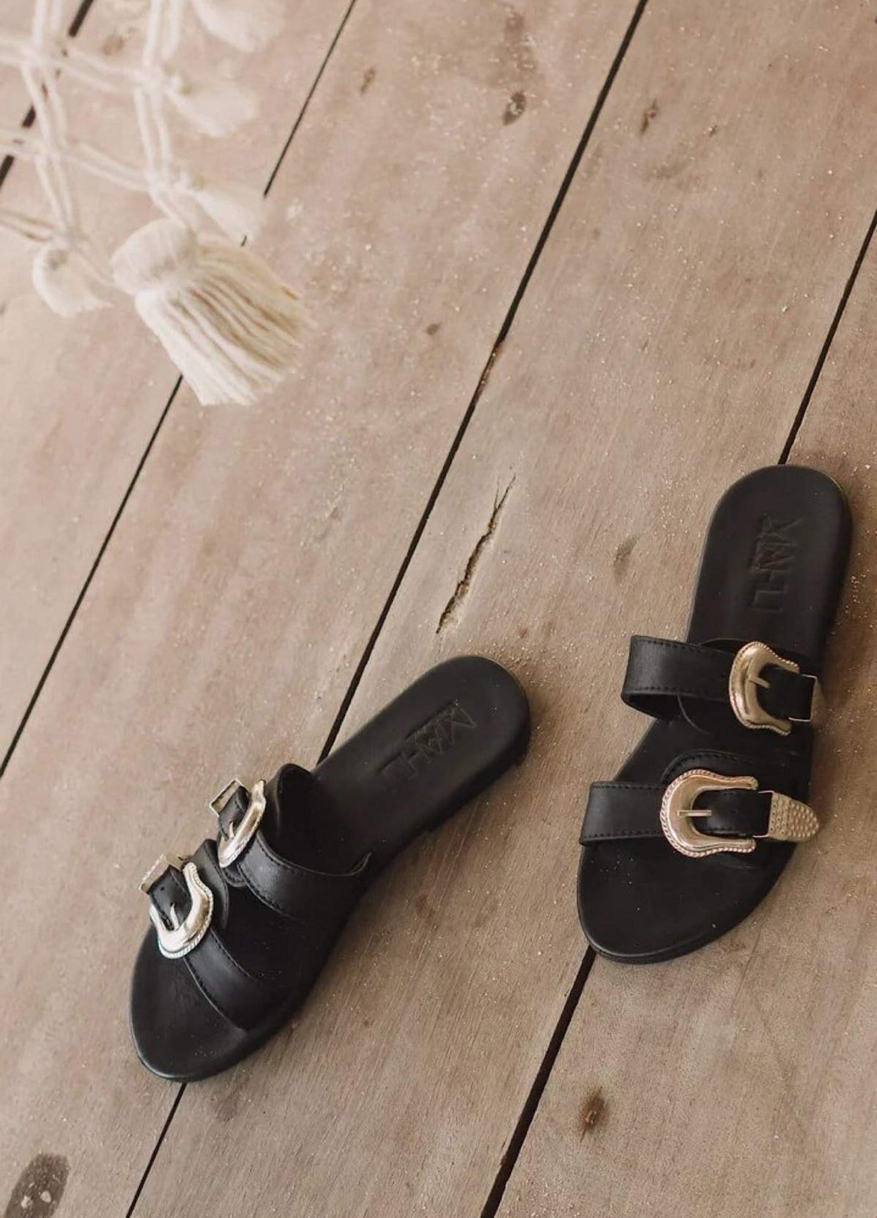 Model wearing the texan buckle slides