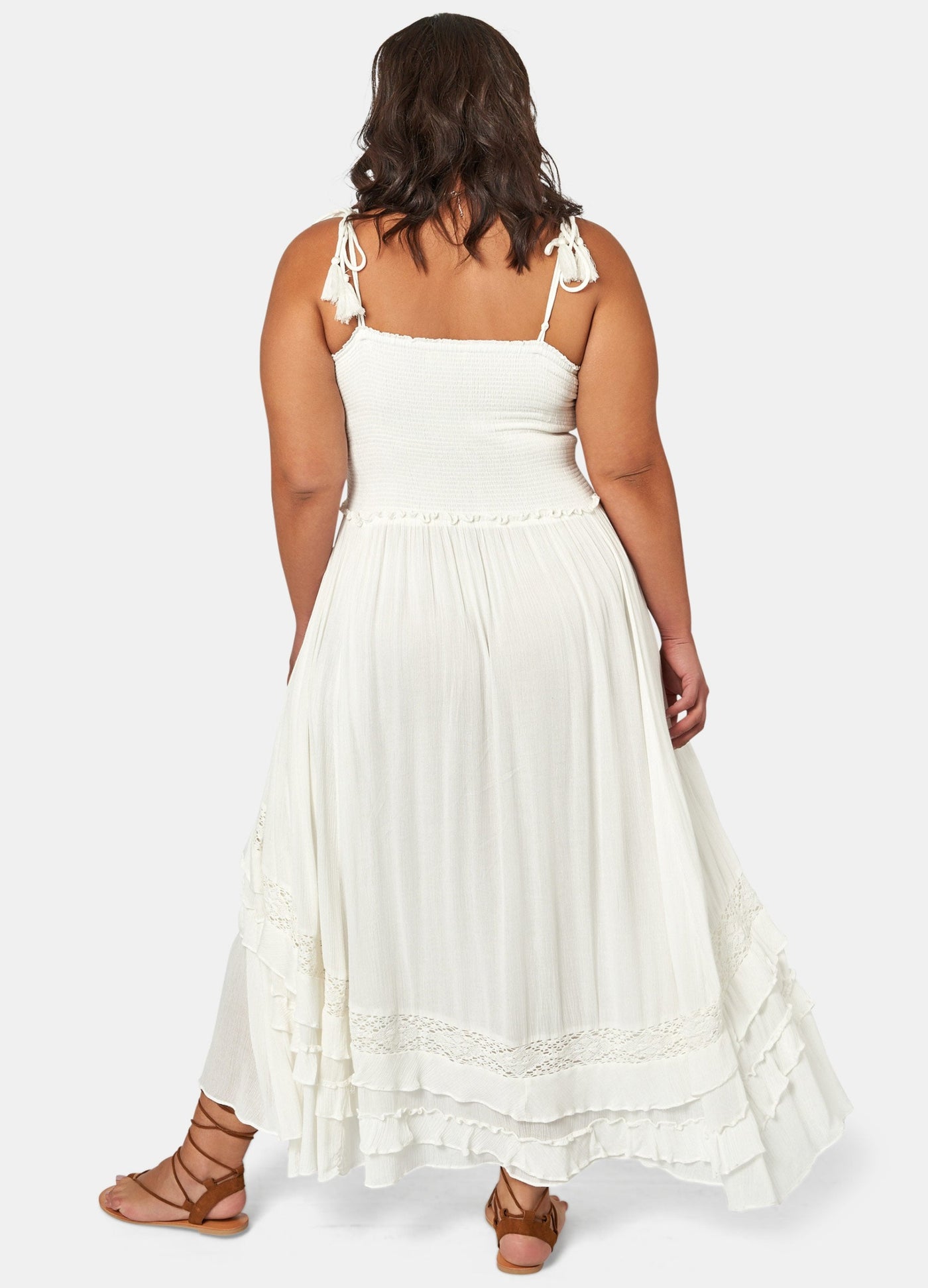 Curve Model wearing the sunbeam maxi dress