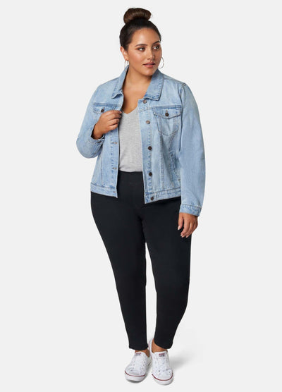 Curvy Model wearing black skinny jeans, grey top and denim jacket