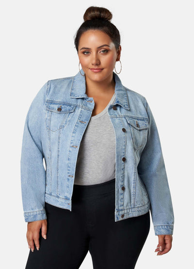 Curvy Model wearing black skinny jeans, grey top and denim jacket